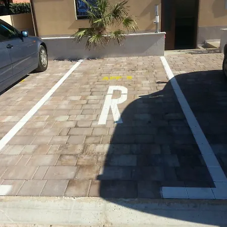 Patricija Keller-podrum-basement Apartment