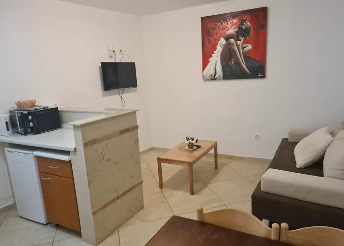 Patricija Keller-podrum-basement Appartement *